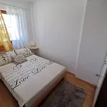 Apartment Lea 2 *