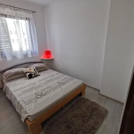 Apartment Lea 2 *