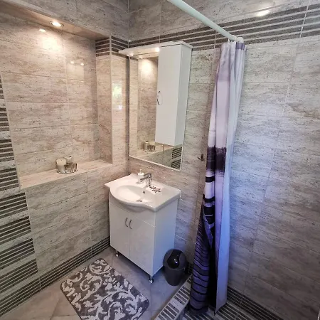 Apartment Lea 2 *