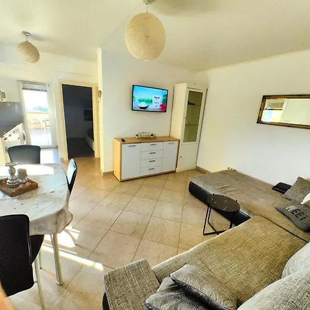 Lea 2 Apartment