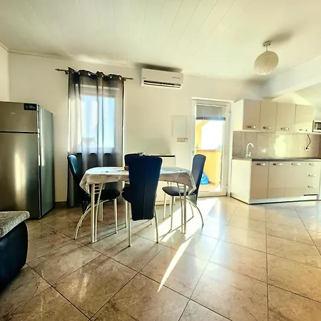 Lea 2 Apartment *