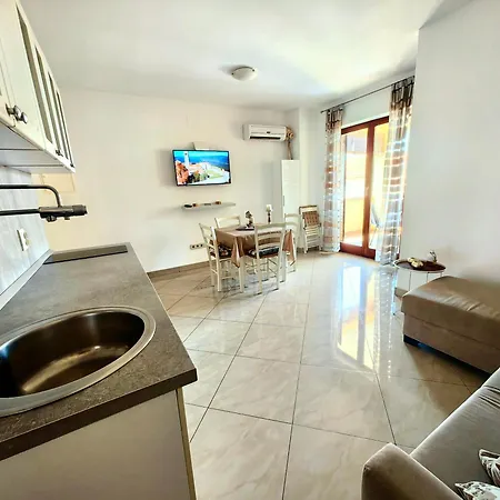 Lea 2 Apartment Malinska