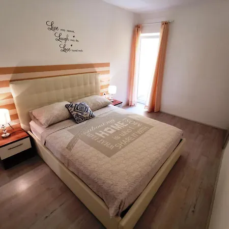 Lea 2 * مالينسكا