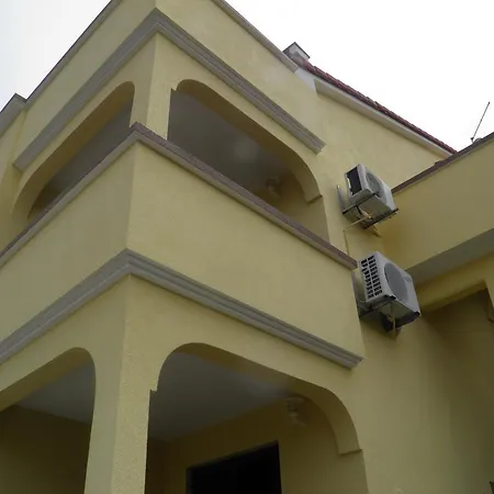 Lea 2 مالينسكا