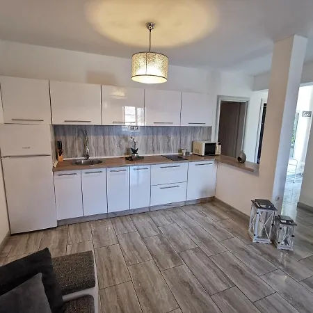 Apartment Lea 2 *